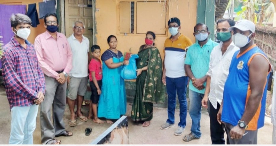 मालवणात मनसेने केले १०० कुटुंबीयांना धान्यवाटप