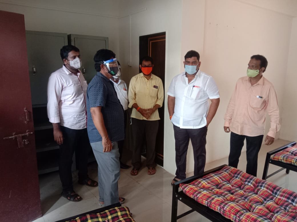 कुडाळ नगरपंचायतच्या संस्थात्मक विलगीकरण कक्षाचे आ. वैभव नाईक यांच्या हस्ते उदघाटन