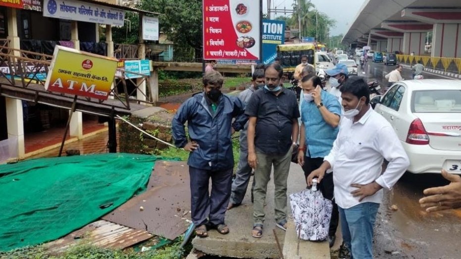 कणकवली नगराध्यक्ष, उपनगराध्यक्ष यांनी पाणी तुंबलेल्या ‘त्या’ ठिकाणी दिली भेट