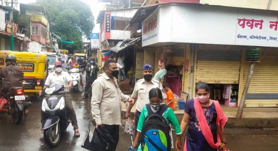 कणकवलीत अत्यावश्यक वगळता इतर दुकाने बंद