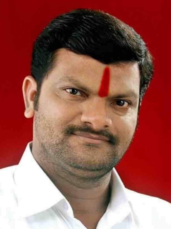 समाजासाठी काम करणाऱ्या सक्रिय पत्रकारांना रेनकोट वाटप करणार-संतोष कानडे..