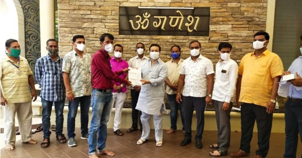 रूग्णवाहीका वाहन चालकांना विमा सुरक्षा कवचाचे आम.नितेश राणे यांच्याहस्ते वितरण