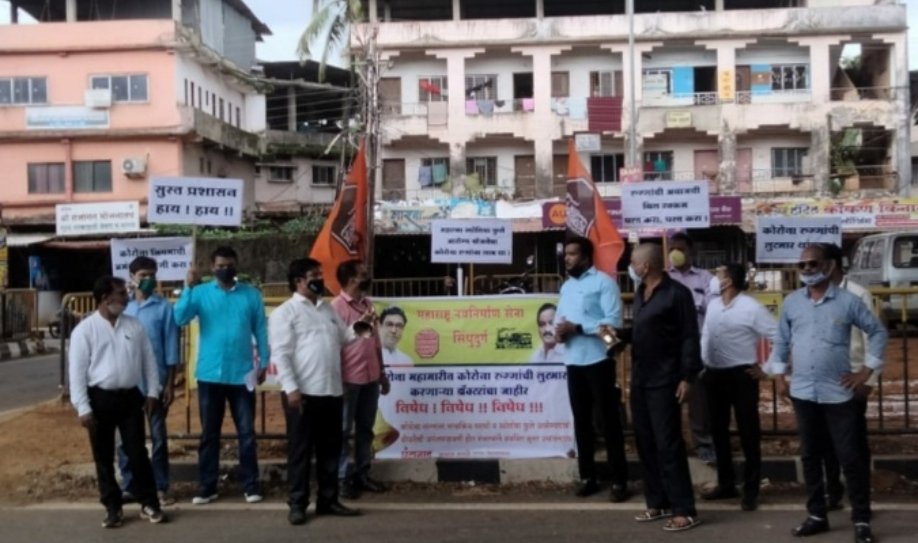 खासगी कोविड सेंटर डॉक्टरांकडून होणारी लूट थांबण्यासाठी मनसेचे घंटानाद आंदोलन