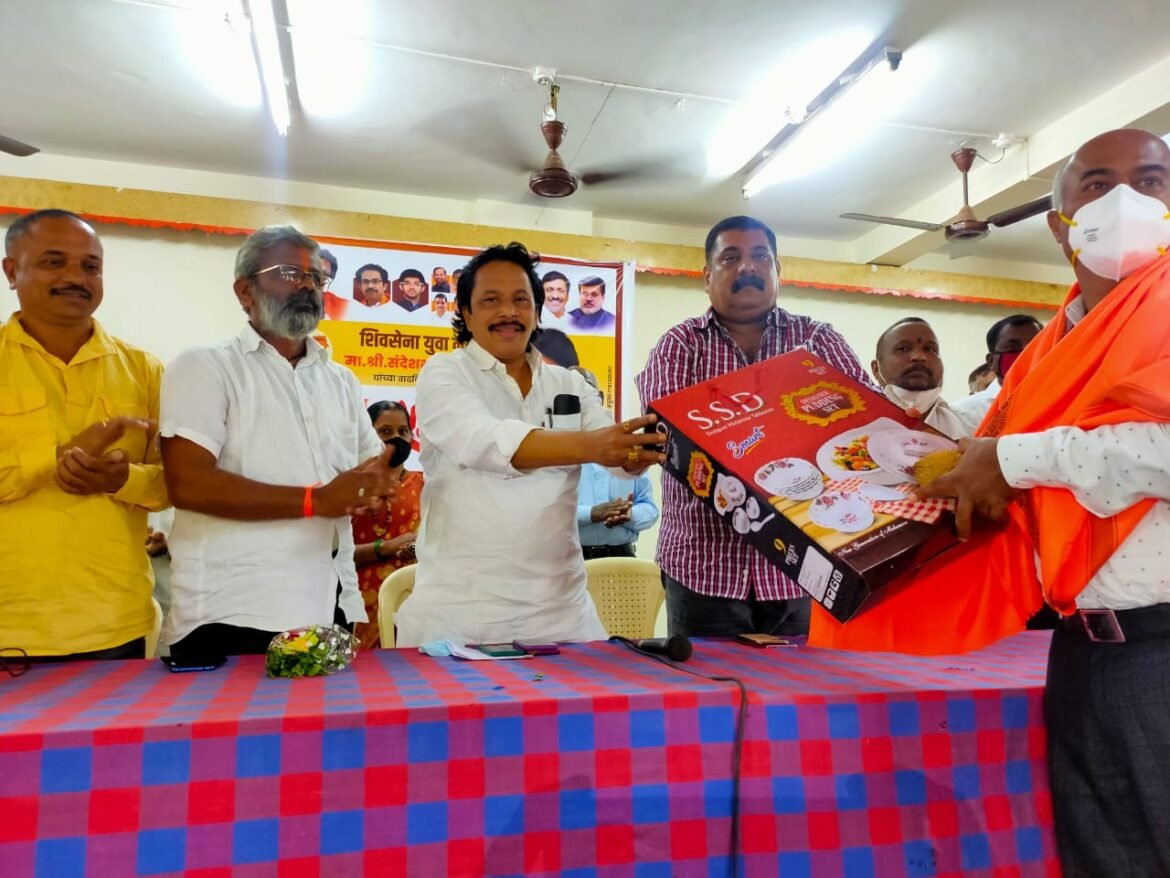 शिवसेना युवा नेते संदेश पारकर यांच्या वाढदिवसानिमित्त वैभववाडी तालुका शिवसेनेच्या वतीने कोविड योध्यांचा सत्कार