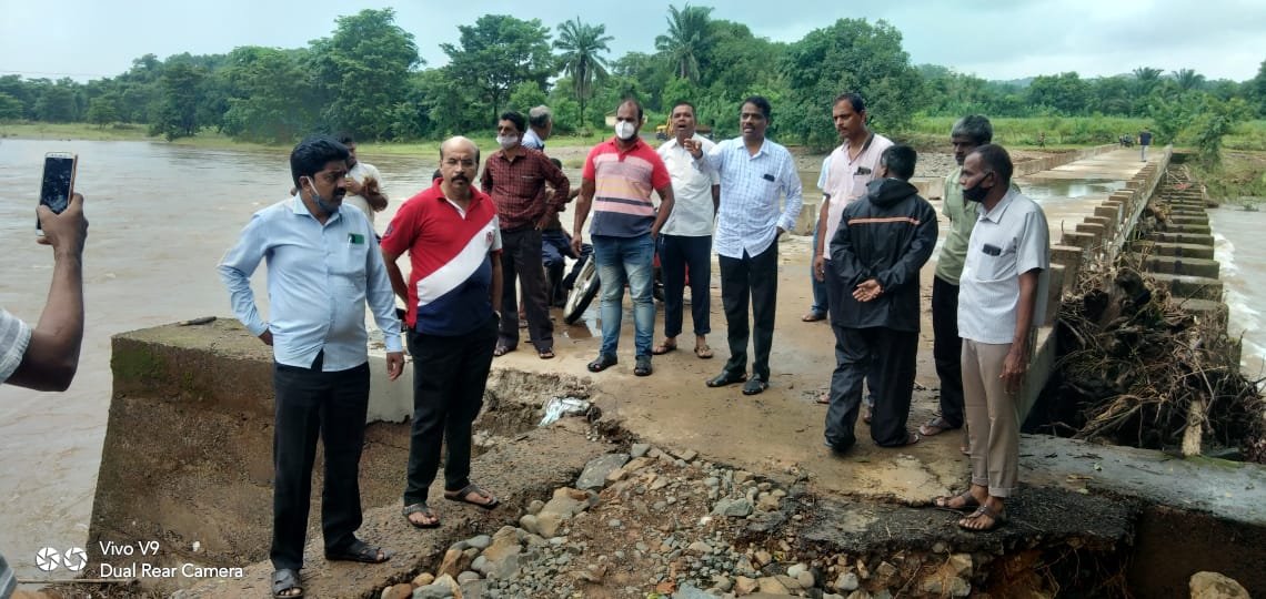 नाटळ नरडवे गावासाठी पर्यायी रस्त्याचे काम युद्ध पातळीवरसुरू