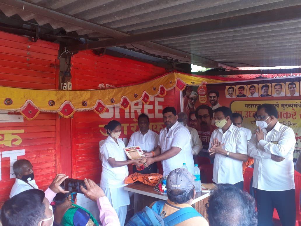 *घोटगे येथे आ. वैभव नाईक यांच्या हस्ते कोरोना योद्ध्यांचा सत्कार*
