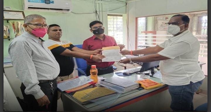 विलास साळसकर यांनी बँकेच्या अधिकाऱ्यांना धरलं धारेवर