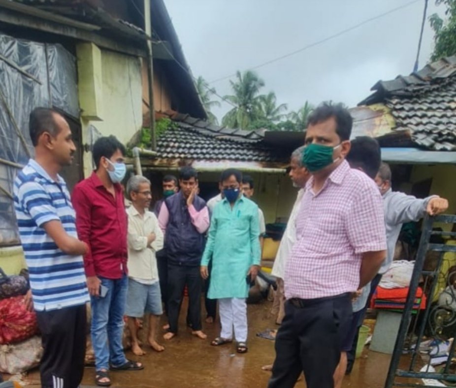 कोकण Express* *माडखोल धवडकी येथील नुकसानग्रस्त भागाला जिल्हाध्यक्ष राजन तेली यांनी दिली भेट
