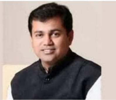 “हा तर स्वतःची नसलेली राजकीय उंची वाढवण्याचा नितेश राणेंचा प्रयत्न”