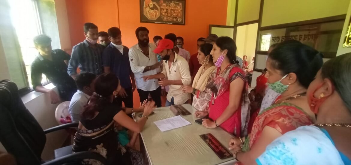 ग्रामपंचायत तोंडवली बावशी सरपंचा विरोधात तोंडवली बोभाटेवाडी नळधारक ग्रामस्थ आक्रमक व ग्रामपंचायत ला घेरावा