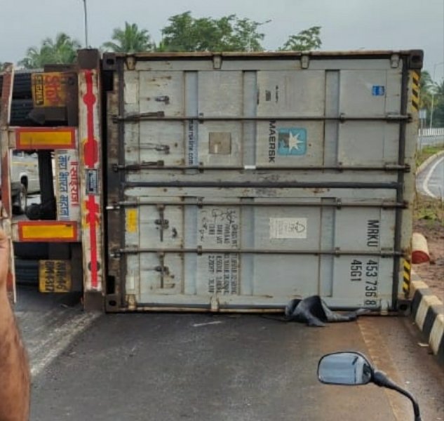 जानवलीत कंटेनर अपघातात चालक ठार