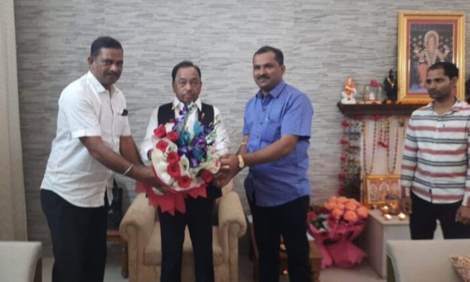 भाजपा जिल्हा सरचिटणीस राजन चिके आणि तालुका सरचिटणीस पंढरी वायंगणकर यांनी घेतली नारायण राणेंची दिल्लीत भेट