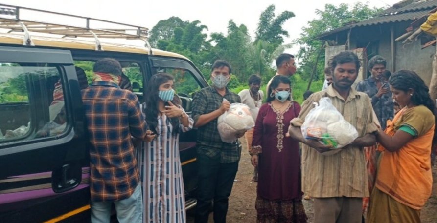 प्रेरणा फाउंडेशनच्यावतीने जीवनावश्यक वस्तू वाटप
