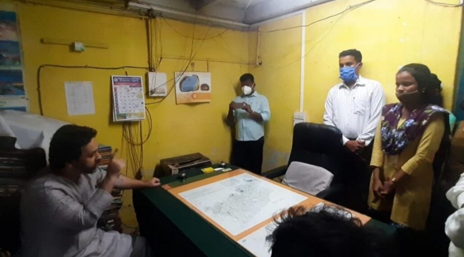 मदतीपासून वंचित मच्छिमारांच्या प्रश्नावर माजी खास. निलेश राणे यांनी अधिकाऱ्यांना घेतले फैलावर