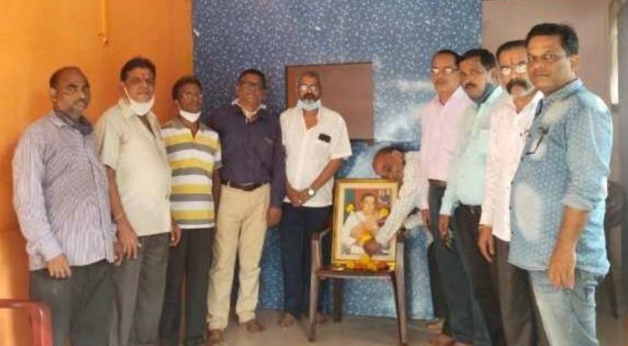 कणकवली तालुका कॉग्रेसच्यावतीने माजी पंतप्रधान राजीव गांधी यांची जयंती साजरी