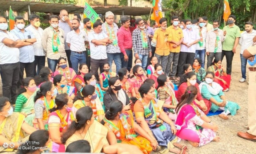 कणकवली पोलीस ठाण्यासमोर भाजपाचे ठिय्या आंदोलन