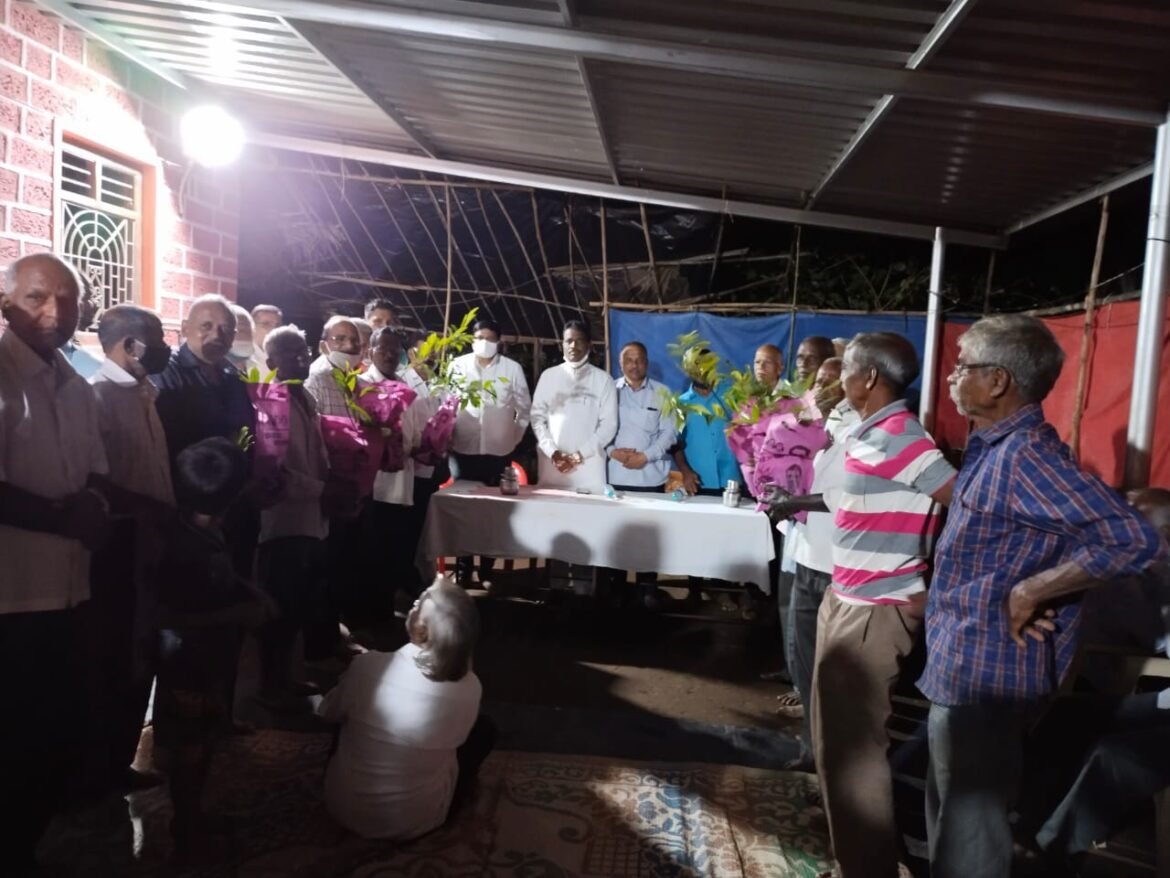 लोरे गुरववाडी येथे शेतकरी मेळावा जिल्हा बँक अध्यक्ष सतिशजी सावंत यांच्या प्रमुख उपस्थितीीतसंपन्न