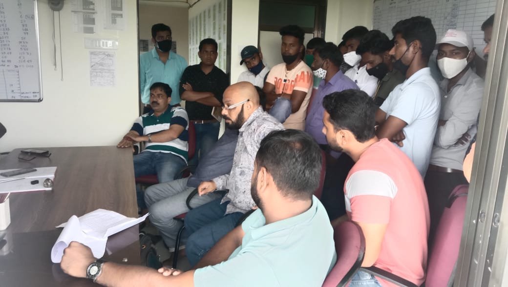 कुडाळमधील कामगारांच्या तक्रारीला निलेश राणेंनी मिळवून दिला तात्काळ न्याय