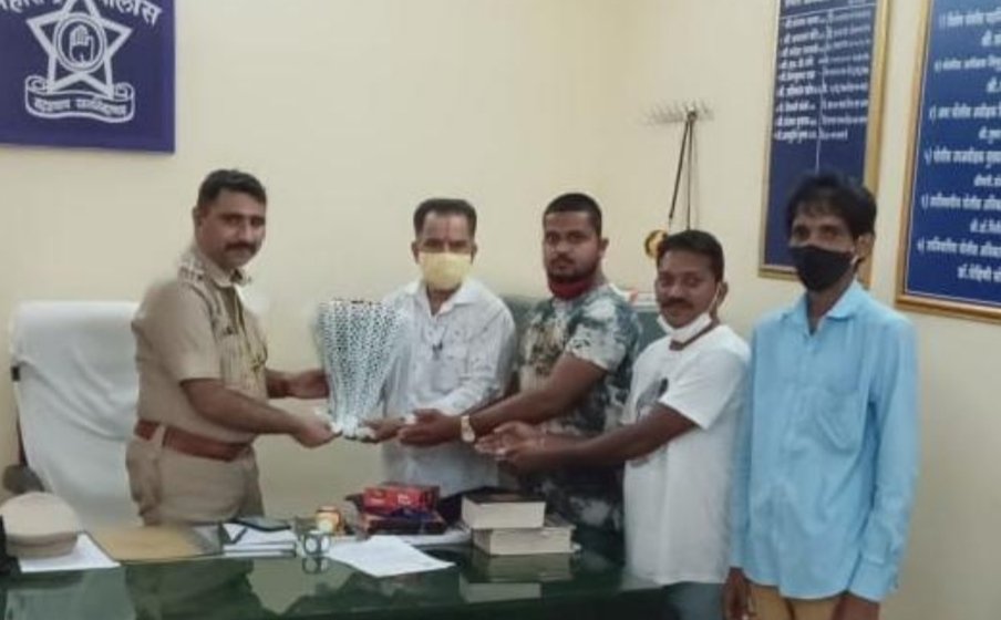 कणकवली पोलिस निरीक्षक सचिन हुंदळेकर यांचे राष्ट्रीय काँग्रेसच्यावतीने केले स्वागत