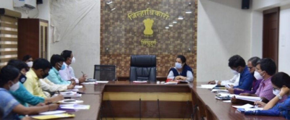 प्रलंबित प्रकरणे मार्गी लावून कोरोनामुळे पालक गमावलेल्या मुलांना तसेच विधवांना शासकीय योजनांचा लाभ मिळवून द्या
