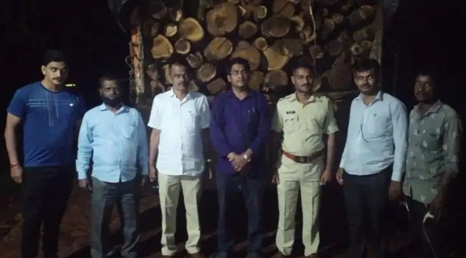 विनापरवाना लाकूड वाहतुकीवर वनविभागाची कारवाई