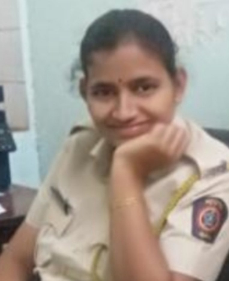 पोलीस नाईक स्नेहा पुजारे यांचे निधन