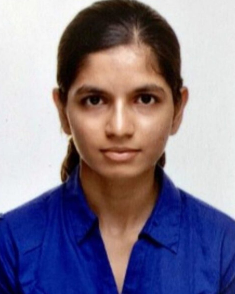 पिसेकामते येथील नयोमी साटमचे यूपीएससी परीक्षेत यश