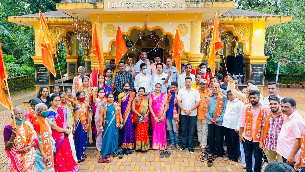 कलमठ येथील असंख्य कार्यकर्त्यांचा खासदार विनायक राऊत व शिवसेना युवानेते संदेश पारकर यांच्या प्रमुख उपस्थितीत शिवसेनेत जाहीर प्रवेश
