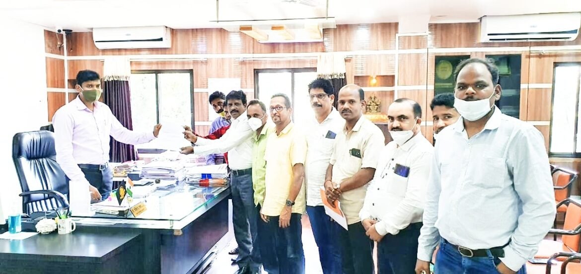 कुडाळ शिक्षक समितीने केलेल्या निषेधाची दखल घ्या ! जिल्हा पत्रकार संघ व कुडाळ समितीची अध्यक्षांसह सीईओंकडे मागणी