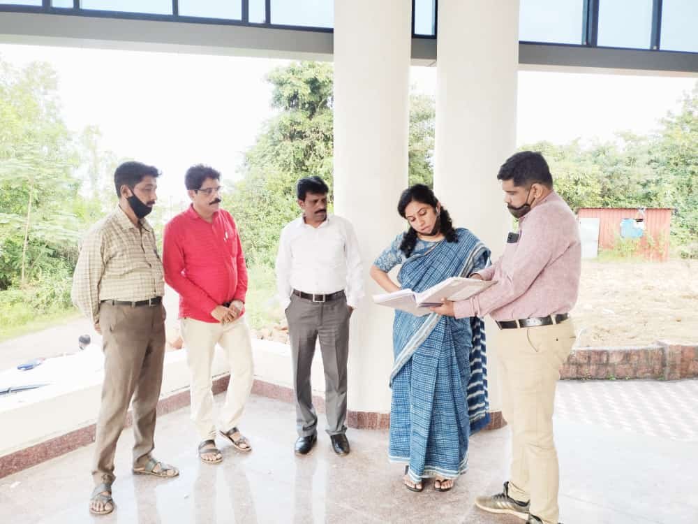 *‍जिल्हाधिकार्यांनी केली पत्रकार भवनाच्या कामाची पाहणी*