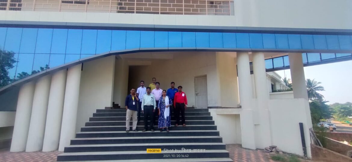 सिंधुदुर्गनगरी येथे होत असलेल्या पत्रकार भवनाच्या कामाची महाराष्ट्र राज्य मराठी पत्रकार संघटनेच्या पदाधिकाऱ्यांनी केली पाहणी