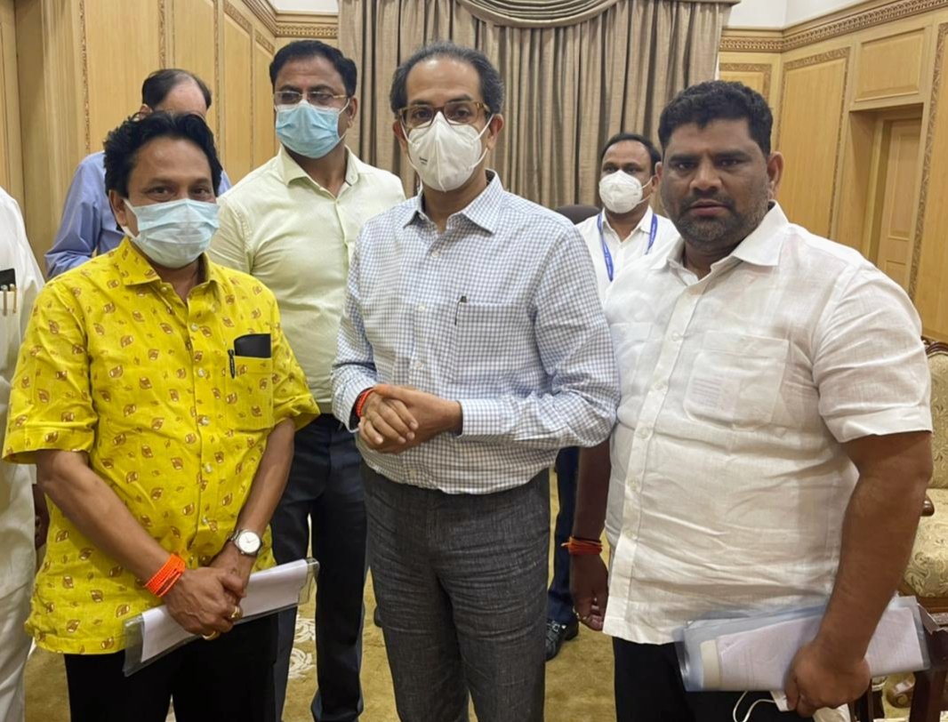 शिवसेना पक्षप्रमुख मुख्यमंत्री उद्धव ठाकरे यांची आमदार वैभव नाईक आणि शिवसेना युवानेते संदेश पारकर यांनी मुंबई येथे घेतली सदिच्छा भेट