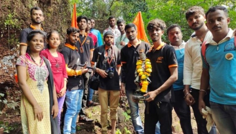 विजयादशमीनिमित्त सह्याद्री प्रतिष्ठानमार्फत देवगड येथील सदानंद गड येथे दुर्गपुजन आणि तोरण बांधणी