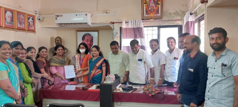 भाजपा कुडाळ शहर च्या वतीने कुडाळ नगरपंचायतला घेराव.