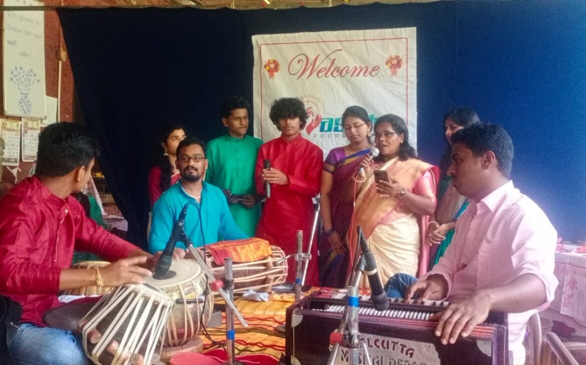 स्वरांगण संगीत विद्यालयाने दिवीजा आश्रमातील आजी आजोबांना आपल्या स्वरानी न्हाऊ घातले