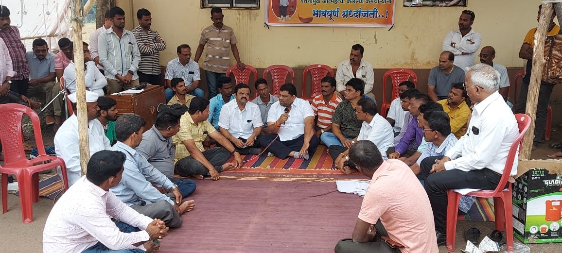 कुडाळ येथील एसटी कर्मचाऱ्यांच्या आंदोलनाला आ. वैभव नाईक यांनी दिली भेट