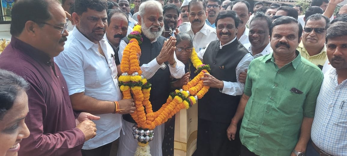 पद्मश्री पुरस्कार प्राप्त परशुराम गंगावणे यांचा कुडाळमध्ये खा.विनायक राऊत, आ. वैभव नाईक यांच्या हस्ते नागरी सत्कार