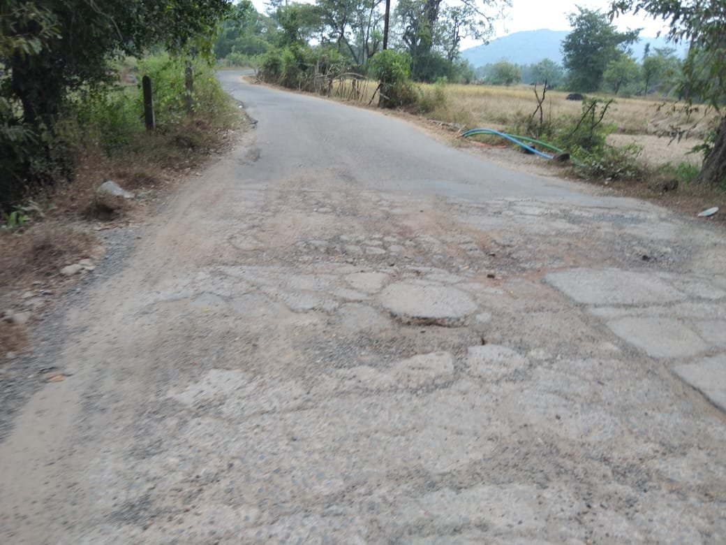 झाराप तिठा ते साळगाव-माणगाव रस्ता बनला मृत्यूचा सापळा,रस्ता रुंदीकरण साठी किती वर्षं प्रतिक्षा करावी लागेल स्थानिक ग्रामस्थांचा सवाल