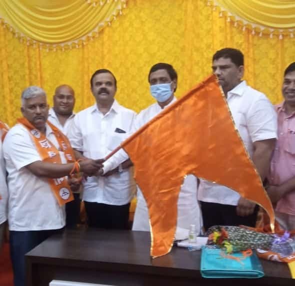 भाजपा माजी शहराध्यक्ष योगेश महाले सेनेत