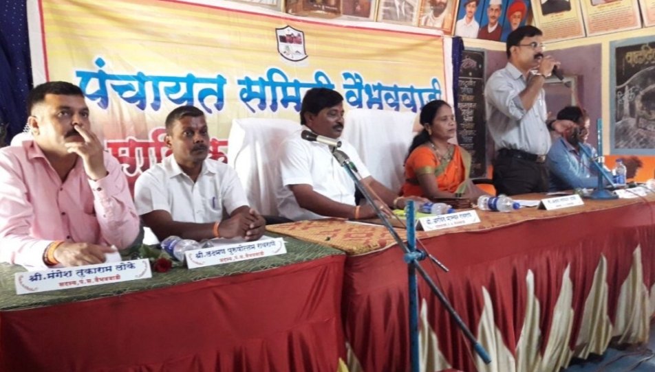 वैभववाडीतील खड्डे हटवा,अन्यथा अधिकाऱ्यांना कोंडणार