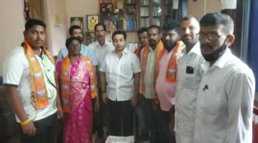आमदार नितेश राणे यांचा शिवसेनेला वैभवाडीत धक्का