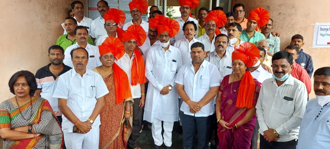 जिल्हा बँक निवडणुकीसाठी महाविकास आघाडीच्या उमेदवारांचे आ. वैभव नाईक,सतीश सावंत यांच्या उपस्थितीत अर्ज दाखल