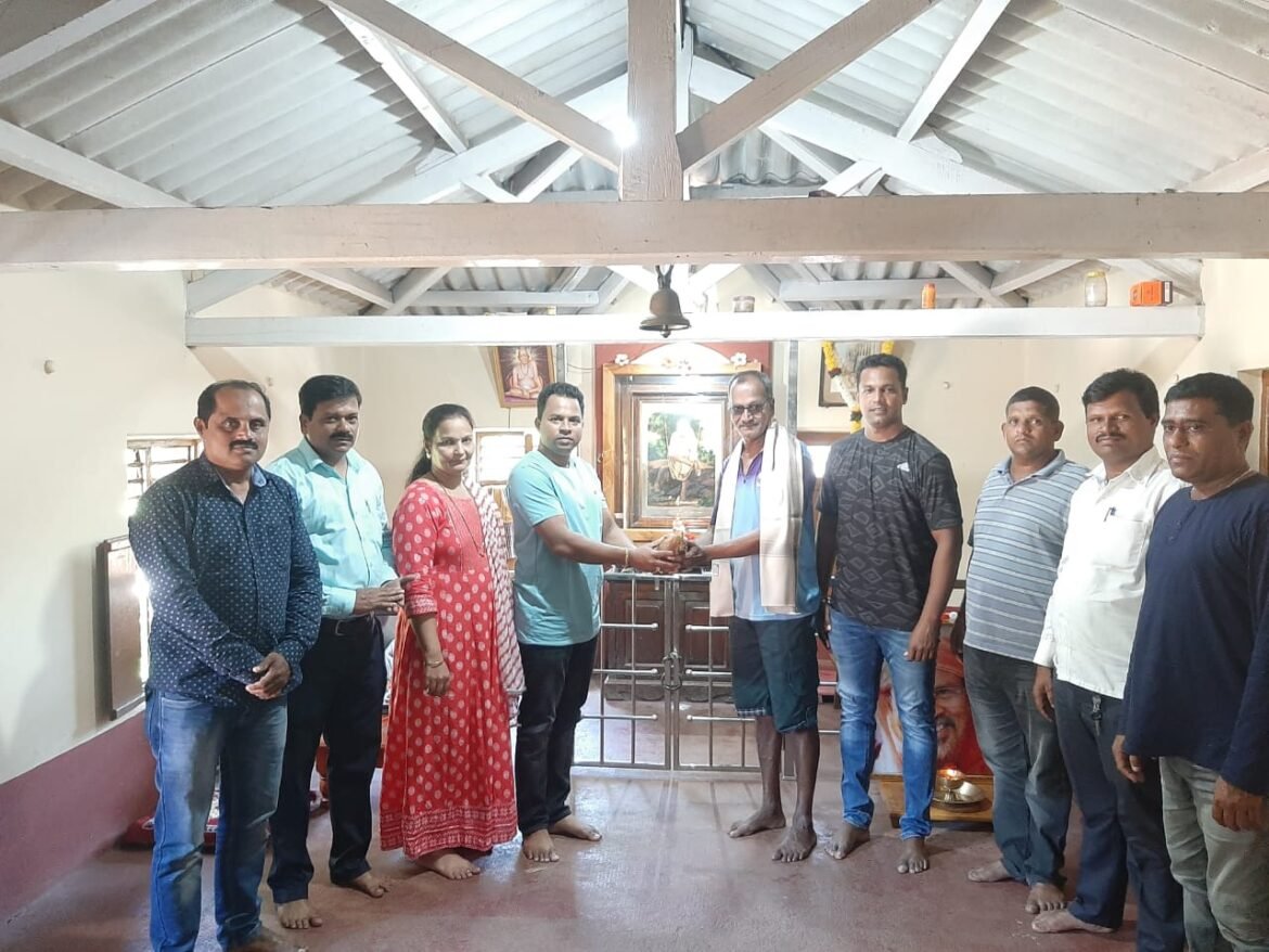 समाजामध्ये उत्कृष्ट कार्याबद्दल काम करणाऱ्या बांदा सरपंच अक्रम खान, सदस्य राजेश विर्नाेडकर, व्यापारी दयाकर आळवे यांचा सन्मान