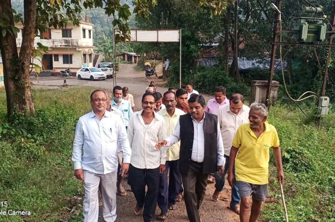 शिरशिंगे दलित वस्तीतील प्रलंबित विकास कामे व समस्यांंची पहाणी