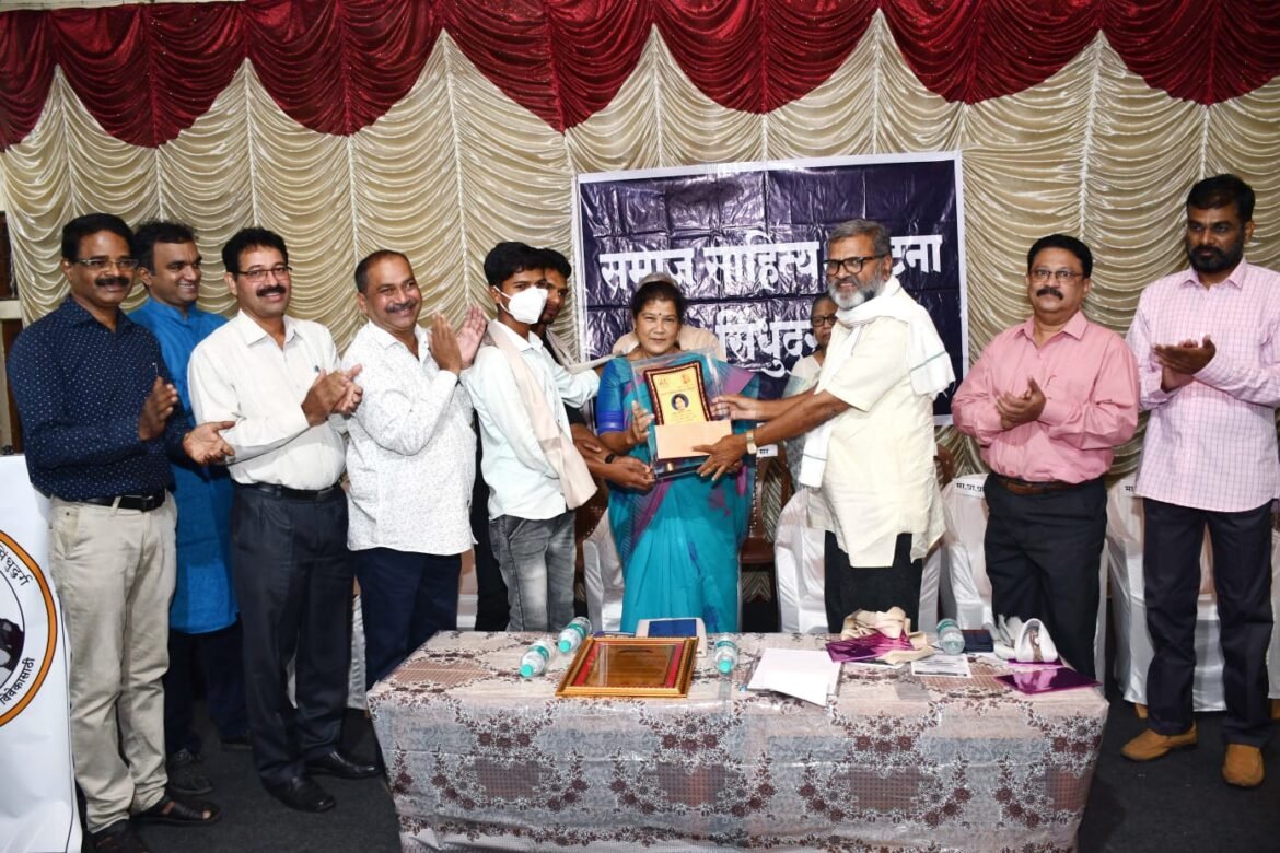 समाज व्यवस्था बिघडविण्यास भद्र गट जबाबदार