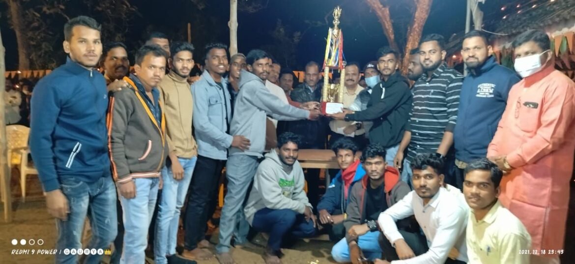 करुळ येथील क्रिकेट स्पर्धेत कुर्ली संघ विजेता