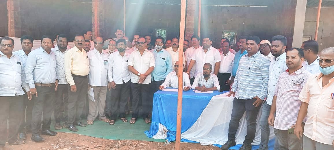 आ.वैभव नाईक यांनी कुडाळ तालुक्यातील महाविकास आघाडीच्या बुथवर दिली भेट