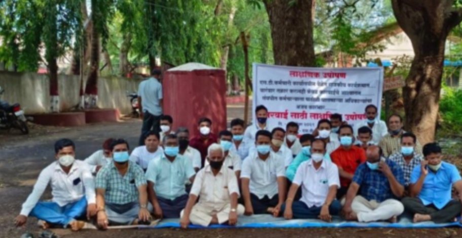 भाजपा पदाधिकाऱ्यांचे एसटी विभागीय कार्यशाळेबाहेर लाक्षणिक उपोषण