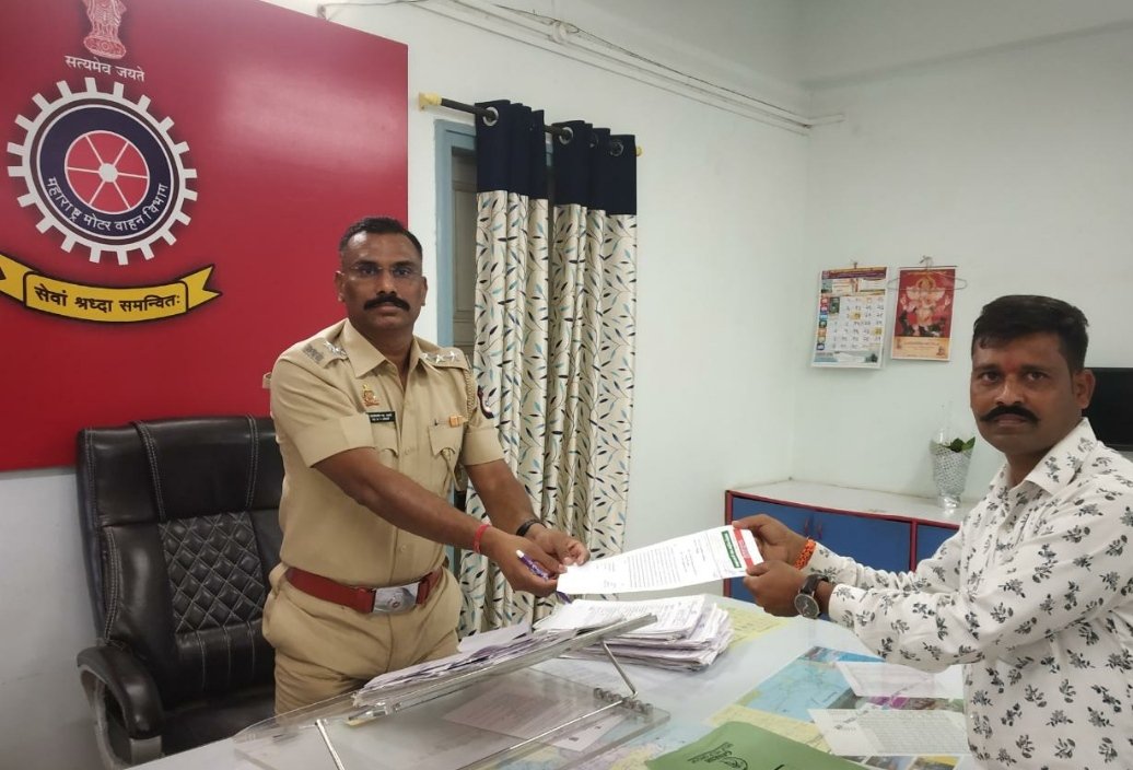 निगुडे सरपंच समीर गावडे यांनी उपप्रादेशिक परिवहन सिंधुदुर्ग अधिकारी श्री नंदकिशोर काळे निगुडे ओव्हरलोड वाहतुकीबाबत कारवाईसाठी घेतली भेट