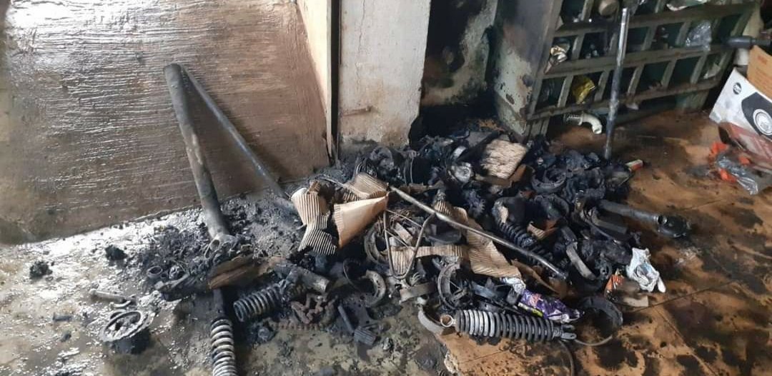 कणकवलीत गॅरेजला आग लागून नुकसान